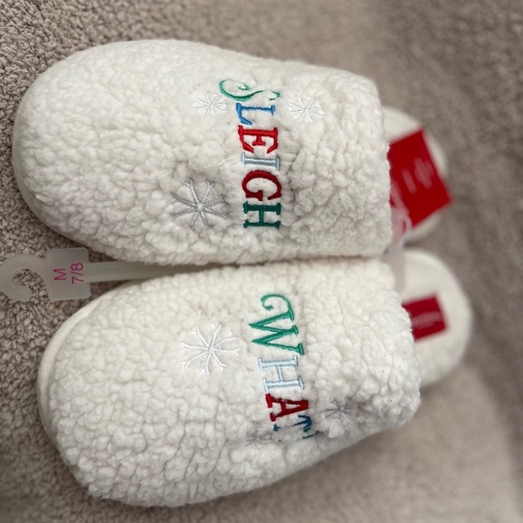 Wondershop White Fuzzy Slippers with Colorful Embroidery - Picture 4 of 4